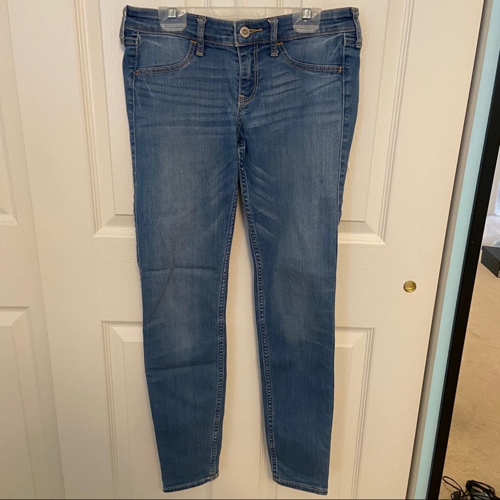 Hollister light/medium wash mid rise jeggings